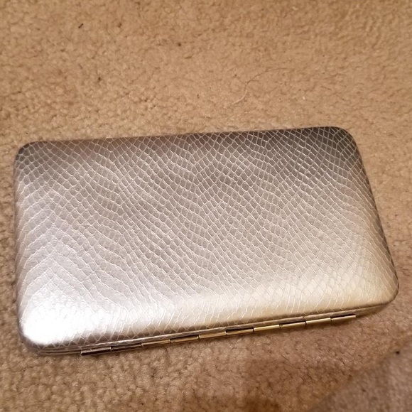 Silver Clutch - Picture 1 of 4